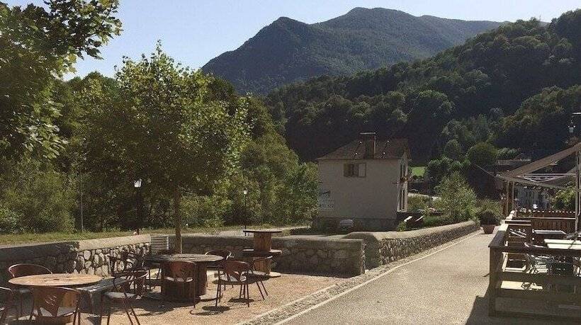 בית מלון כפרי Bistro Les Pas Sages