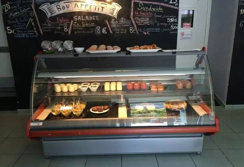 Hotelli Bistro Les Pas Sages