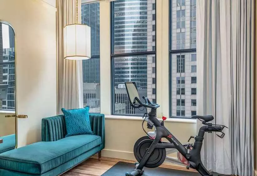 هتل Canopy By Hilton Chicago Central Loop
