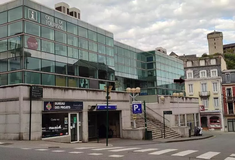 هتل Du Commerce Et De Navarre