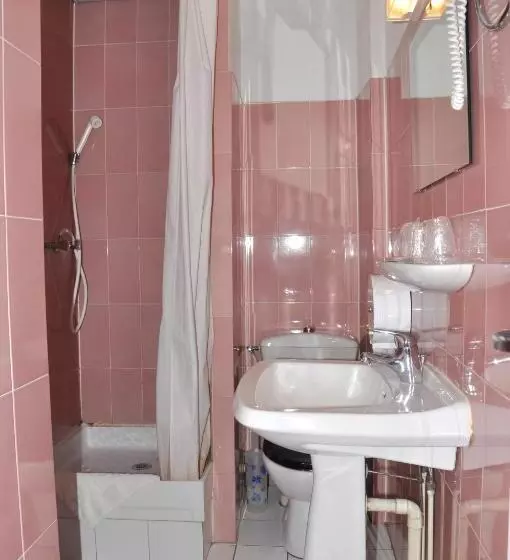 هتل Du Commerce Et De Navarre