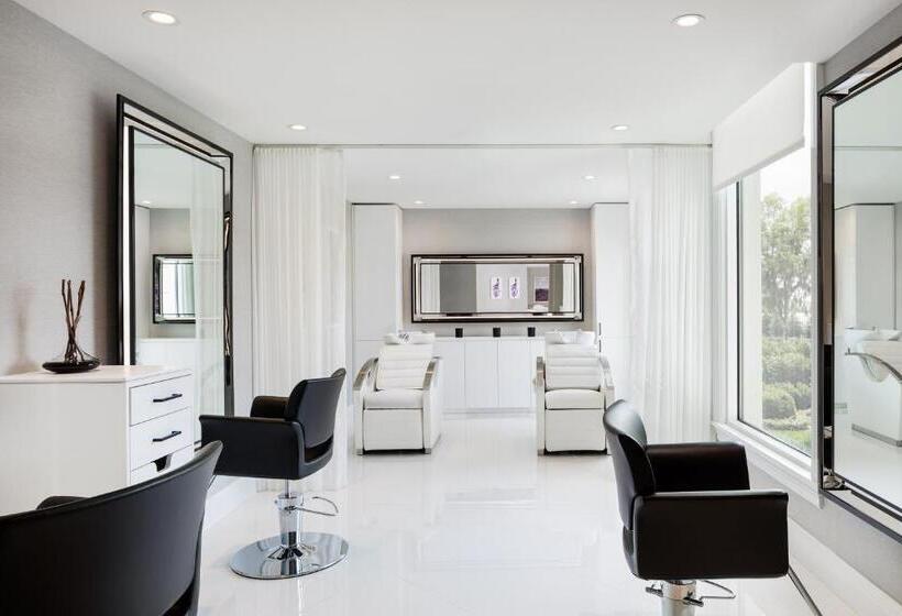 リゾートホテル The Equestrian