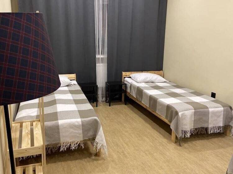 Vershina Hostel