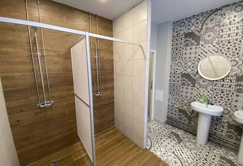 Vershina Hostel