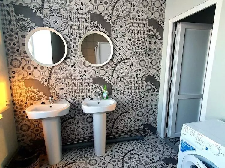 Vershina Hostel