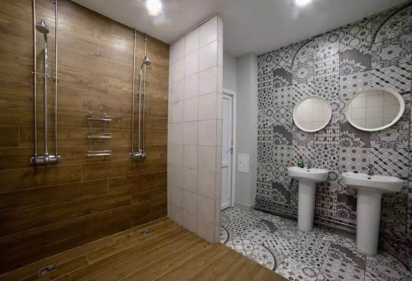 Vershina Hostel