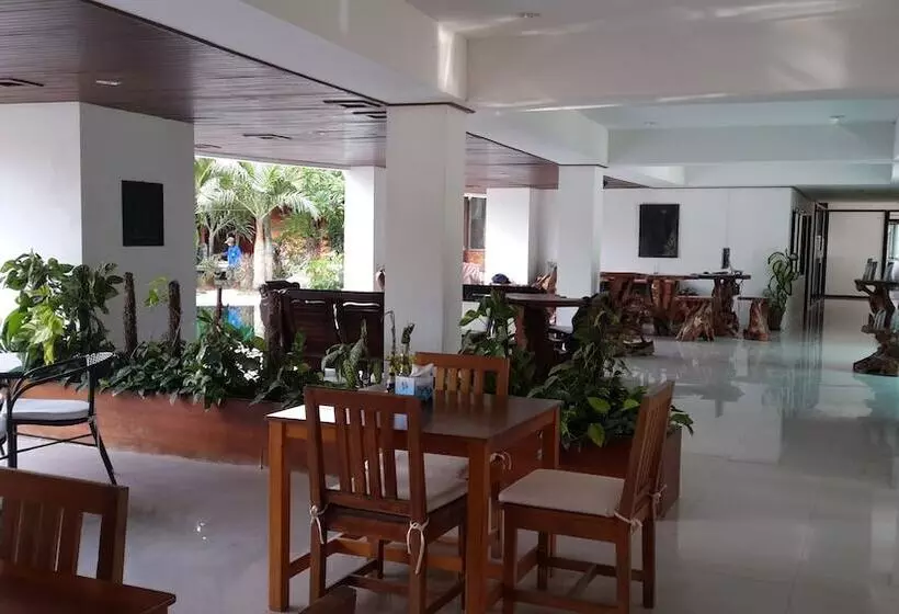 Chawenglakeview Condotel