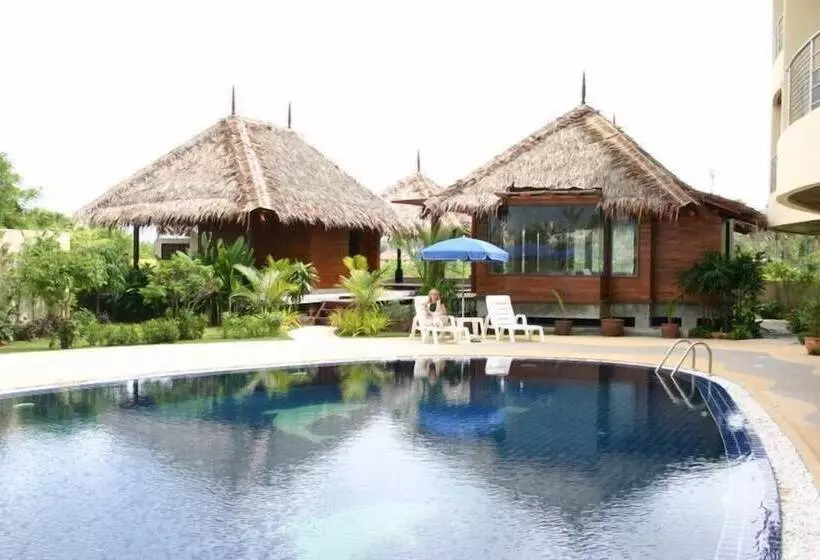 Chawenglakeview Condotel