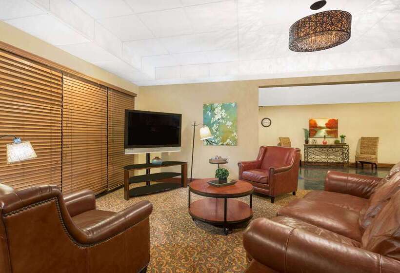 בית מלון כפרי Baymont By Wyndham Fayetteville