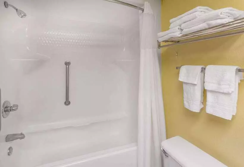 Отель Baymont By Wyndham Fayetteville