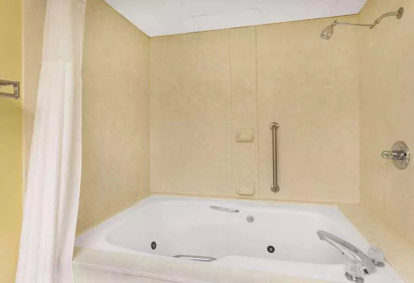 Отель Baymont By Wyndham Fayetteville