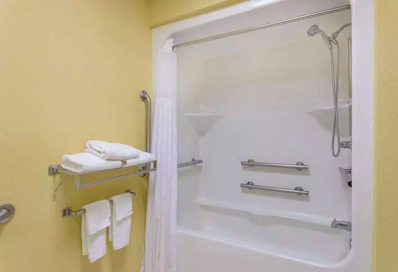 Отель Baymont By Wyndham Fayetteville