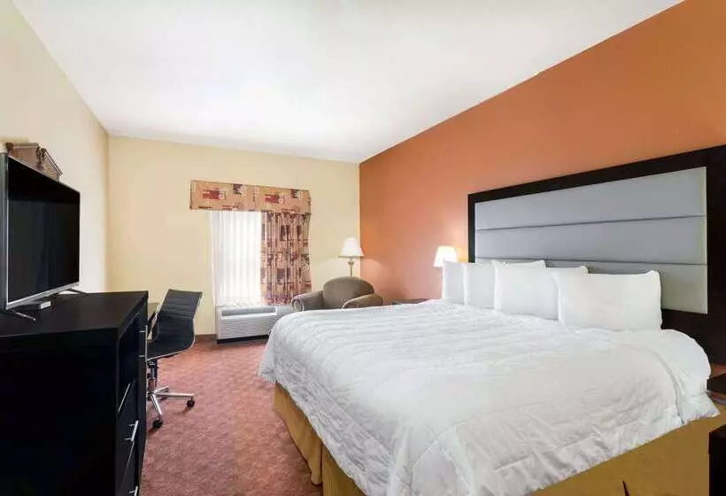 Отель Baymont By Wyndham Fayetteville