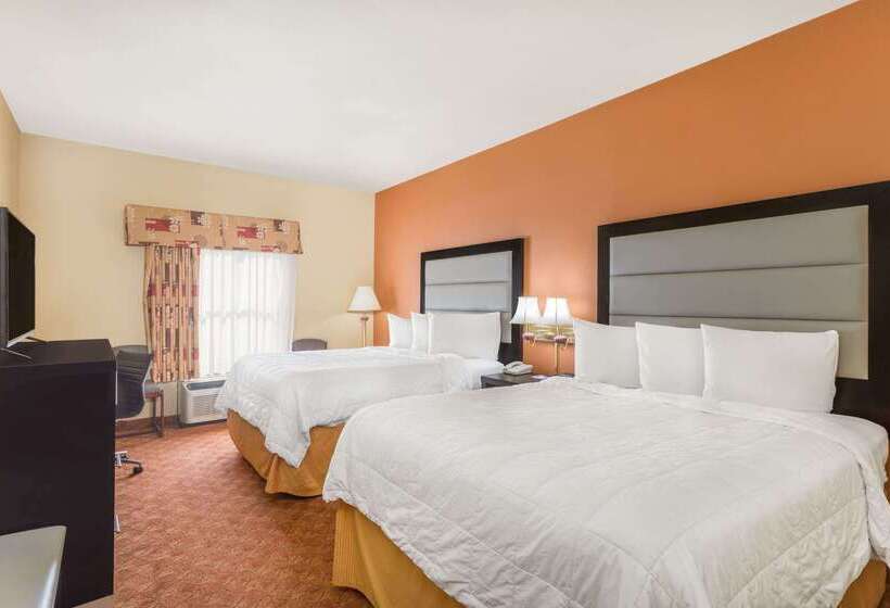 בית מלון כפרי Baymont By Wyndham Fayetteville