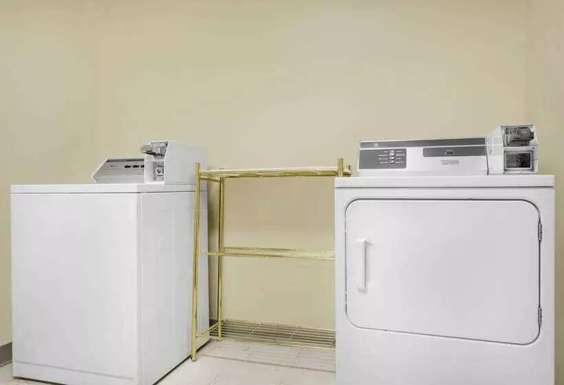 Отель Baymont By Wyndham Fayetteville