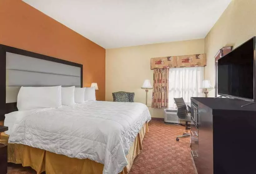 Отель Baymont By Wyndham Fayetteville