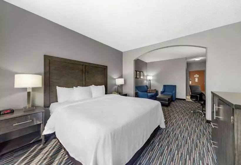 Отель Garner Oklahoma City Quail Springs By Ihg