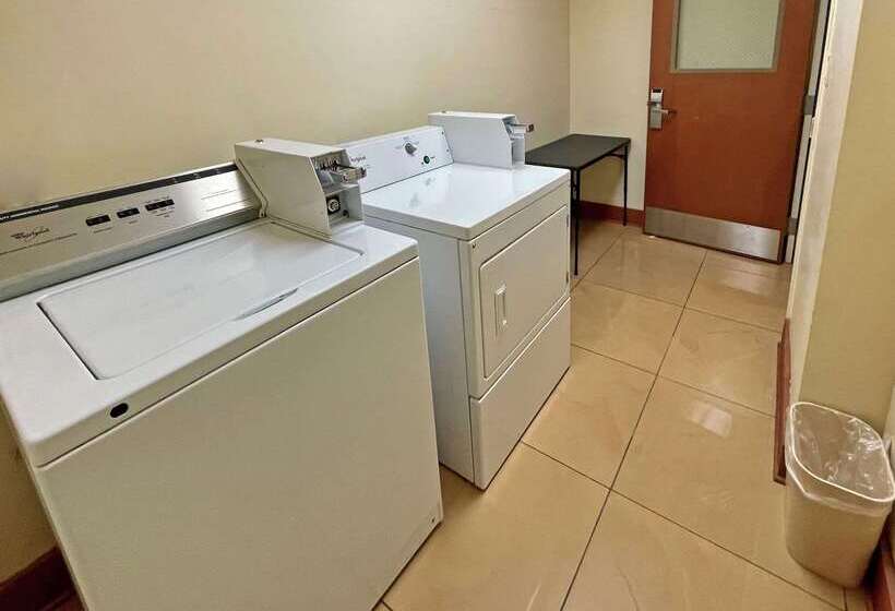 هتل Comfort Suites Augusta Riverwatch