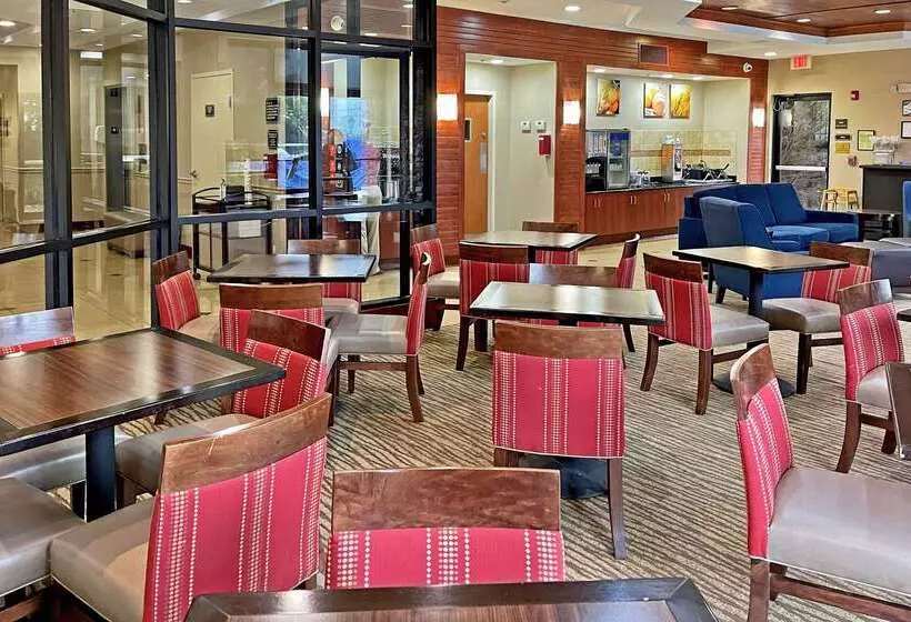 ホテル Comfort Suites Augusta Riverwatch