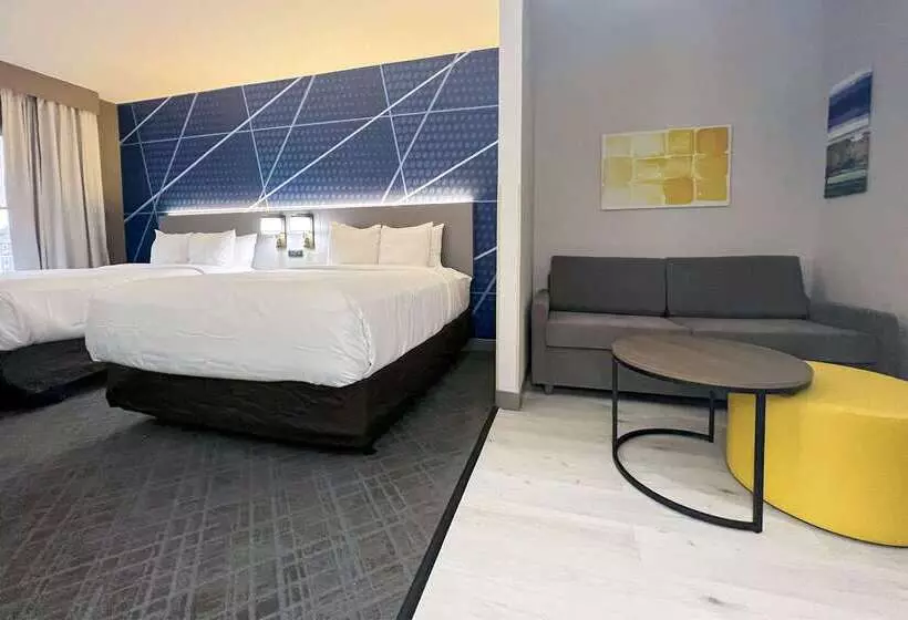 ホテル Comfort Suites Augusta Riverwatch