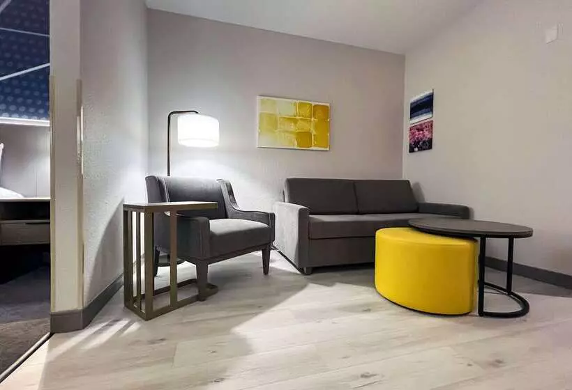 ホテル Comfort Suites Augusta Riverwatch