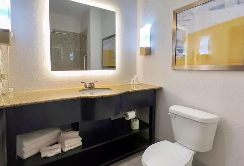 ホテル Comfort Suites Augusta Riverwatch