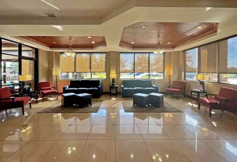 ホテル Comfort Suites Augusta Riverwatch