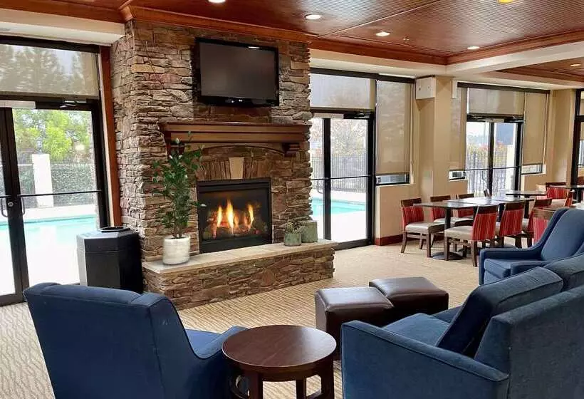 ホテル Comfort Suites Augusta Riverwatch