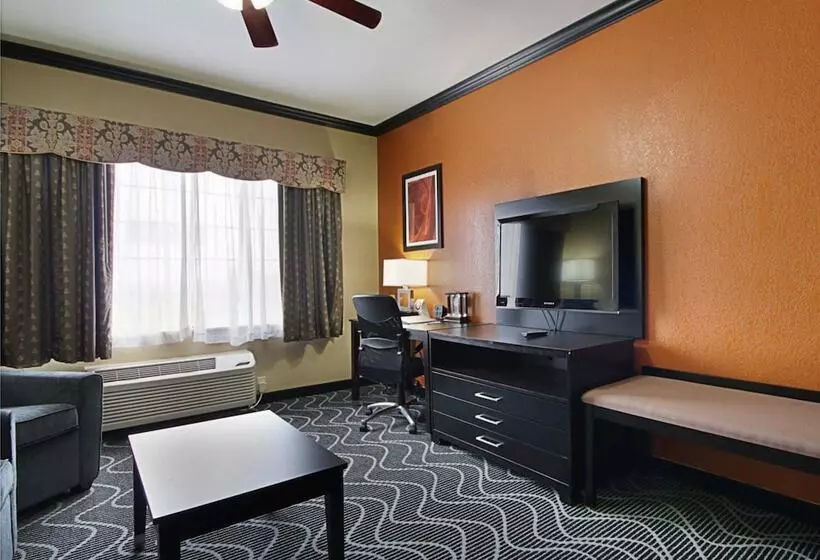 Отель Comfort Suites Lake Ray Hubbard