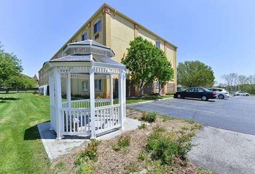 فندق Comfort Suites