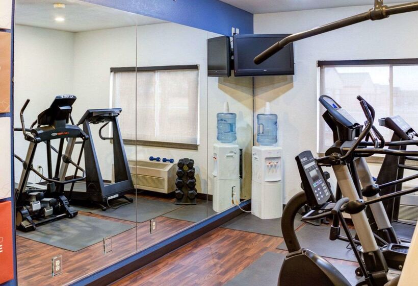 فندق Comfort Suites