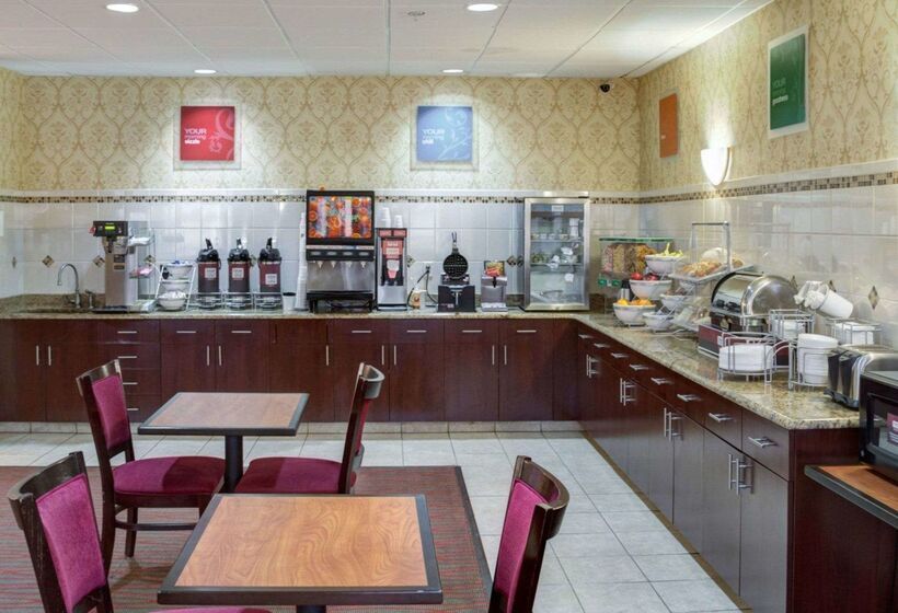 فندق Comfort Suites