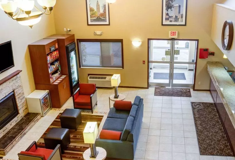 هتل Comfort Suites