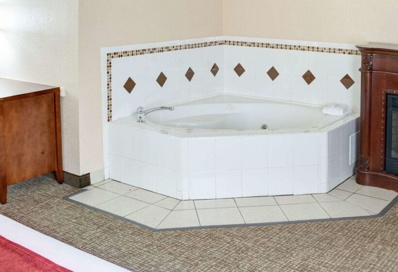 فندق Comfort Suites