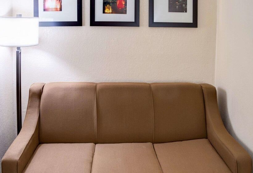 فندق Comfort Suites