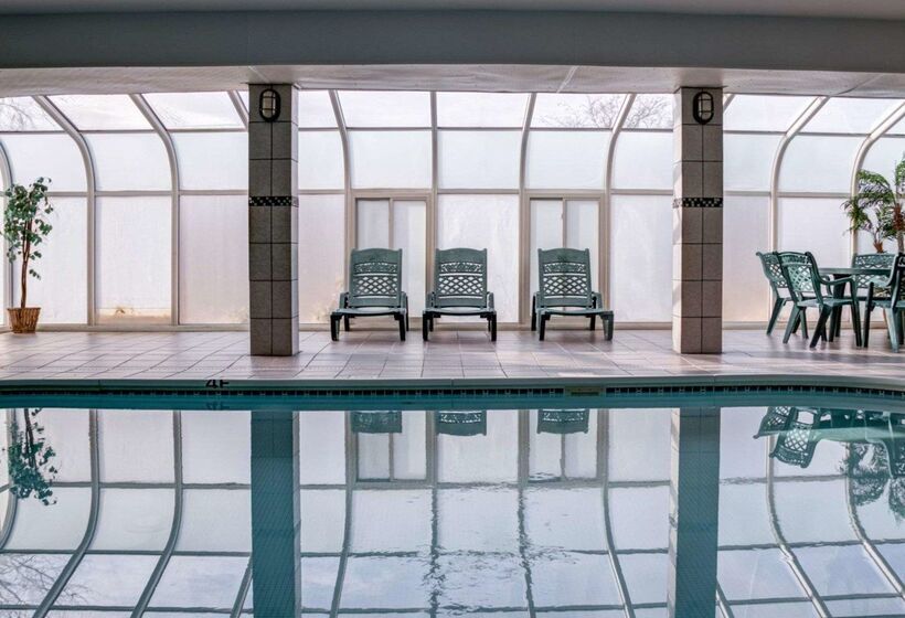 فندق Comfort Suites