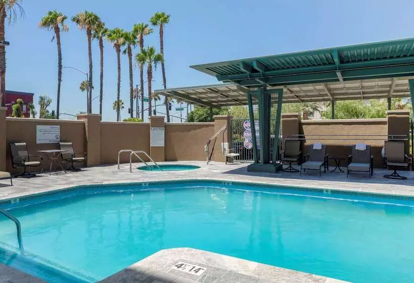 호텔 Comfort Suites Ontario Airport Convention Center