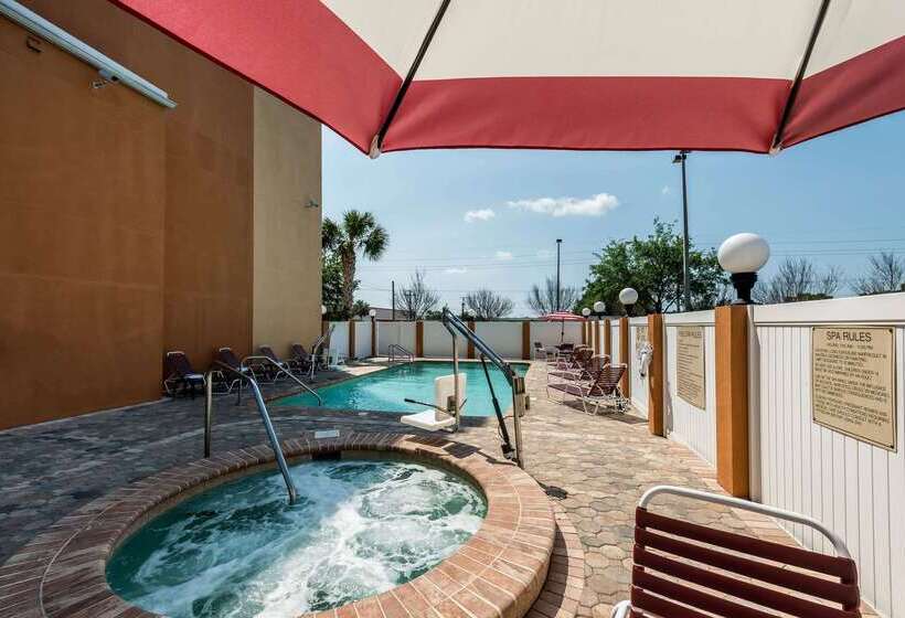 فندق Comfort Suites Tampa Airport North