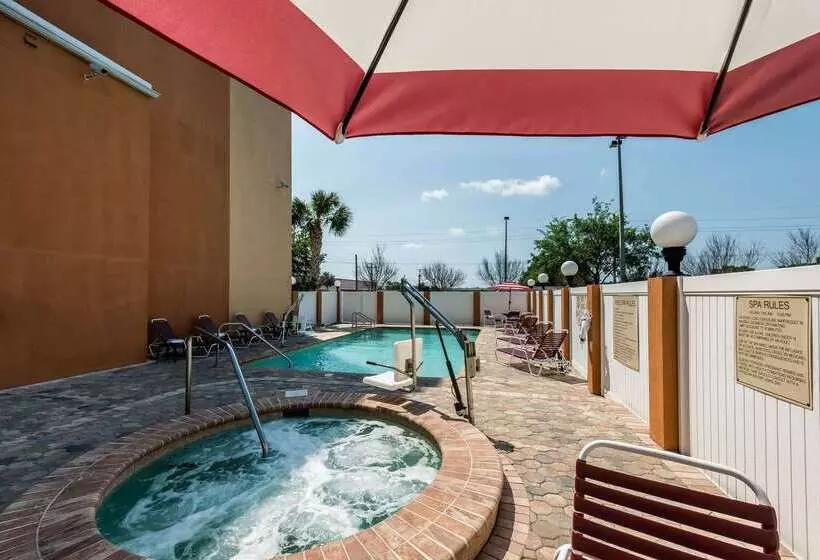 هتل Comfort Suites Tampa Airport North