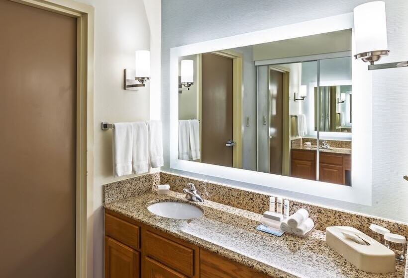 هتل Homewood Suites By Hilton Brownsville