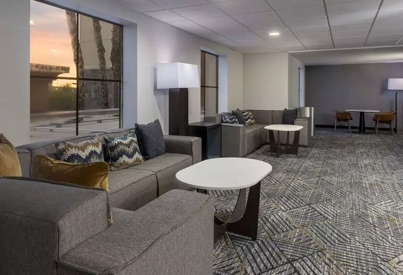 هتل Homewood Suites By Hilton Phoenix Northhappy Valley