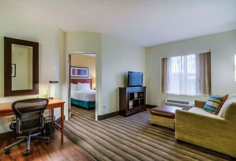 هتل Hyatt House Chicago Schaumburg