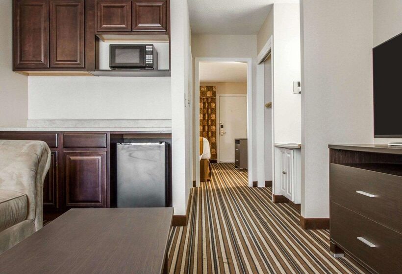 בית מלון כפרי Quality Inn & Suites