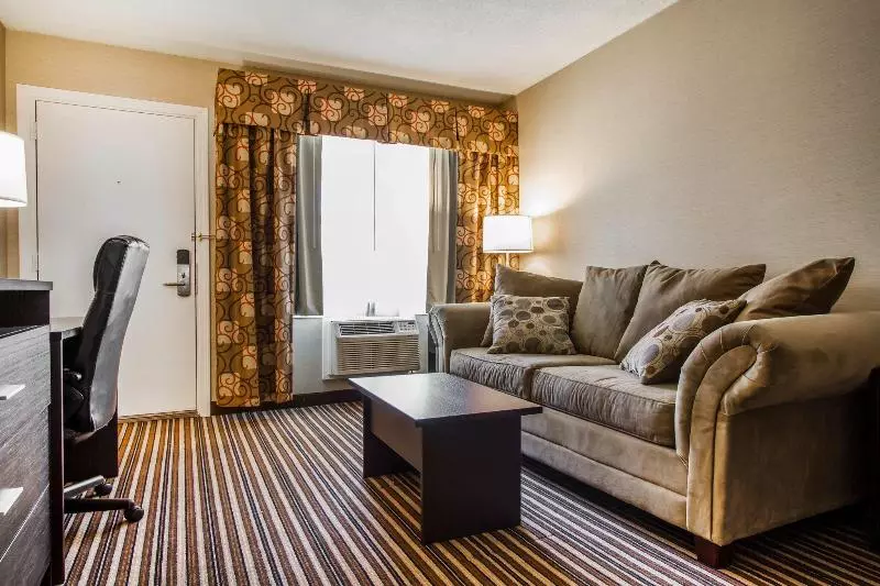 酒店 Quality Inn & Suites
