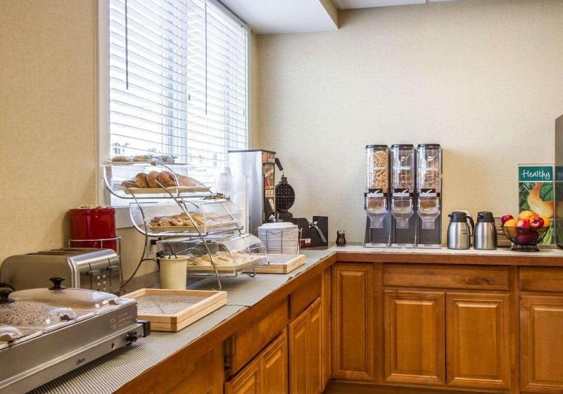 בית מלון כפרי Quality Inn & Suites