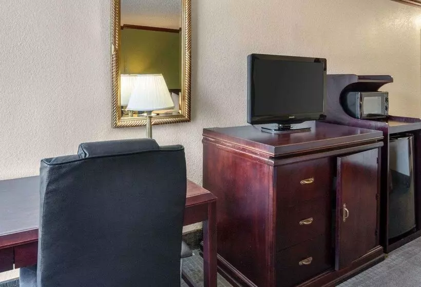 هتل Quality Inn