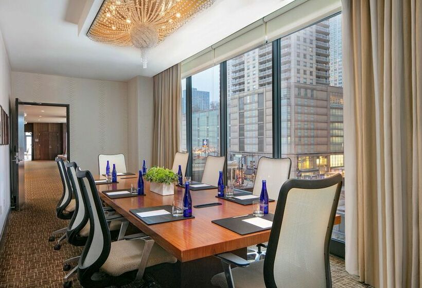 בית מלון כפרי The Royal Sonesta Chicago River North