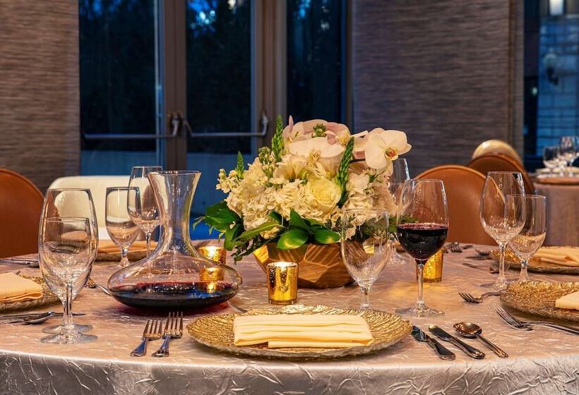 בית מלון כפרי The Royal Sonesta Chicago River North