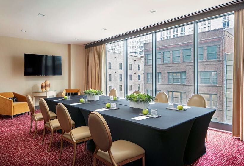 בית מלון כפרי The Royal Sonesta Chicago River North