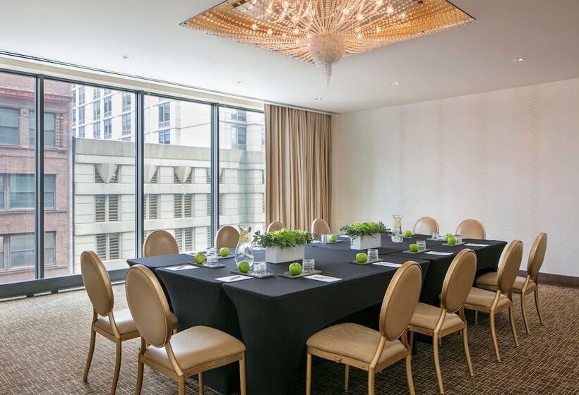 בית מלון כפרי The Royal Sonesta Chicago River North